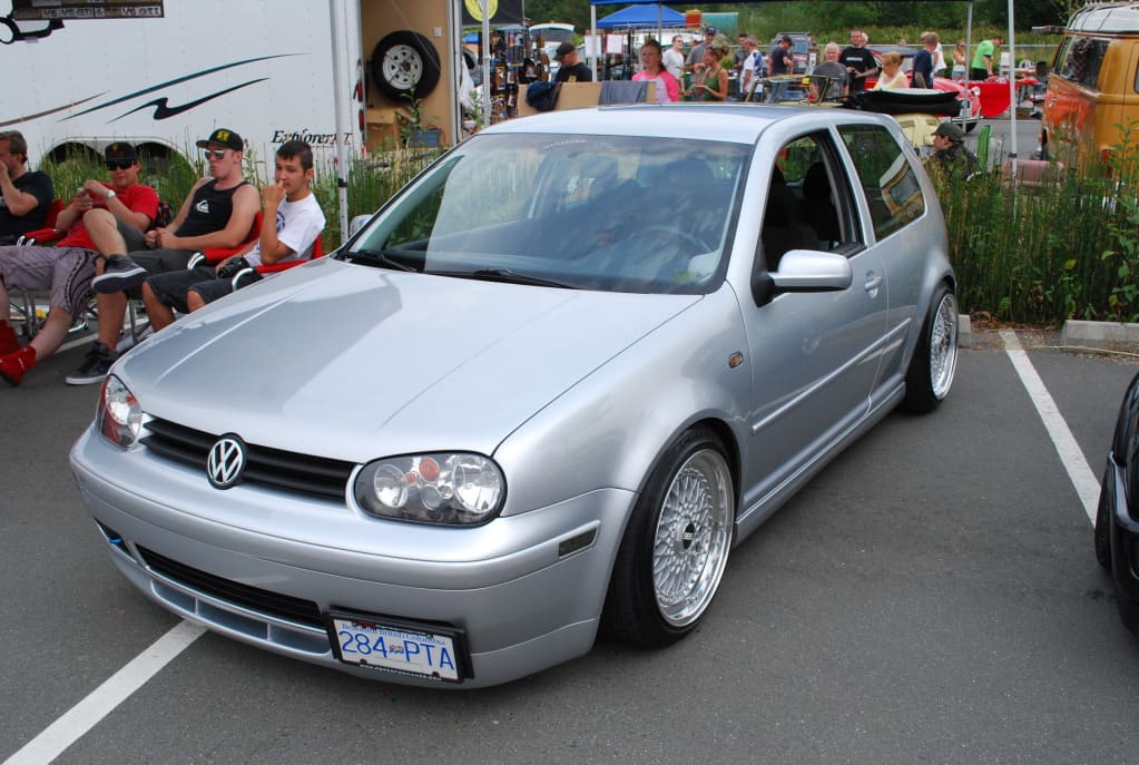 2005 Volkswagen Jetta with 17x9 BBS RS Hybrid wheels