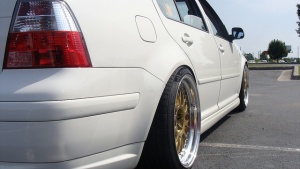 2005 Volkswagen Jetta with 18x8.5 wheels