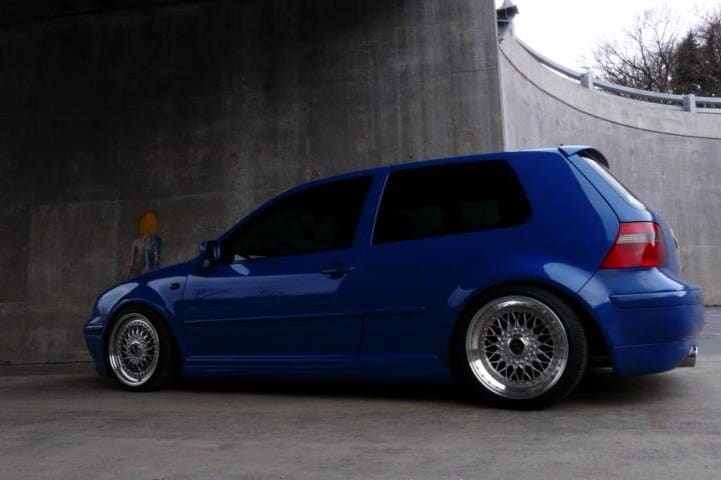 2005 Volkswagen Golf with 17x8 BBS RS wheels