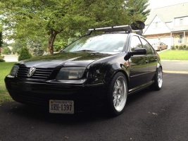 2005 Volkswagen Jetta with 18x8.5 wheels