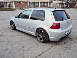 2006 Volkswagen Golf with 19x8.5 ROTA GRID wheels