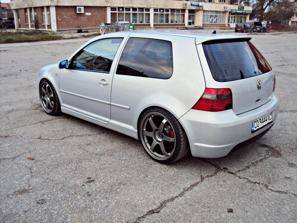 2006 Volkswagen Golf with 19x8.5 ROTA GRID wheels