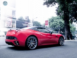 2011 Ferrari California with 21x9 Modulare B18 wheels