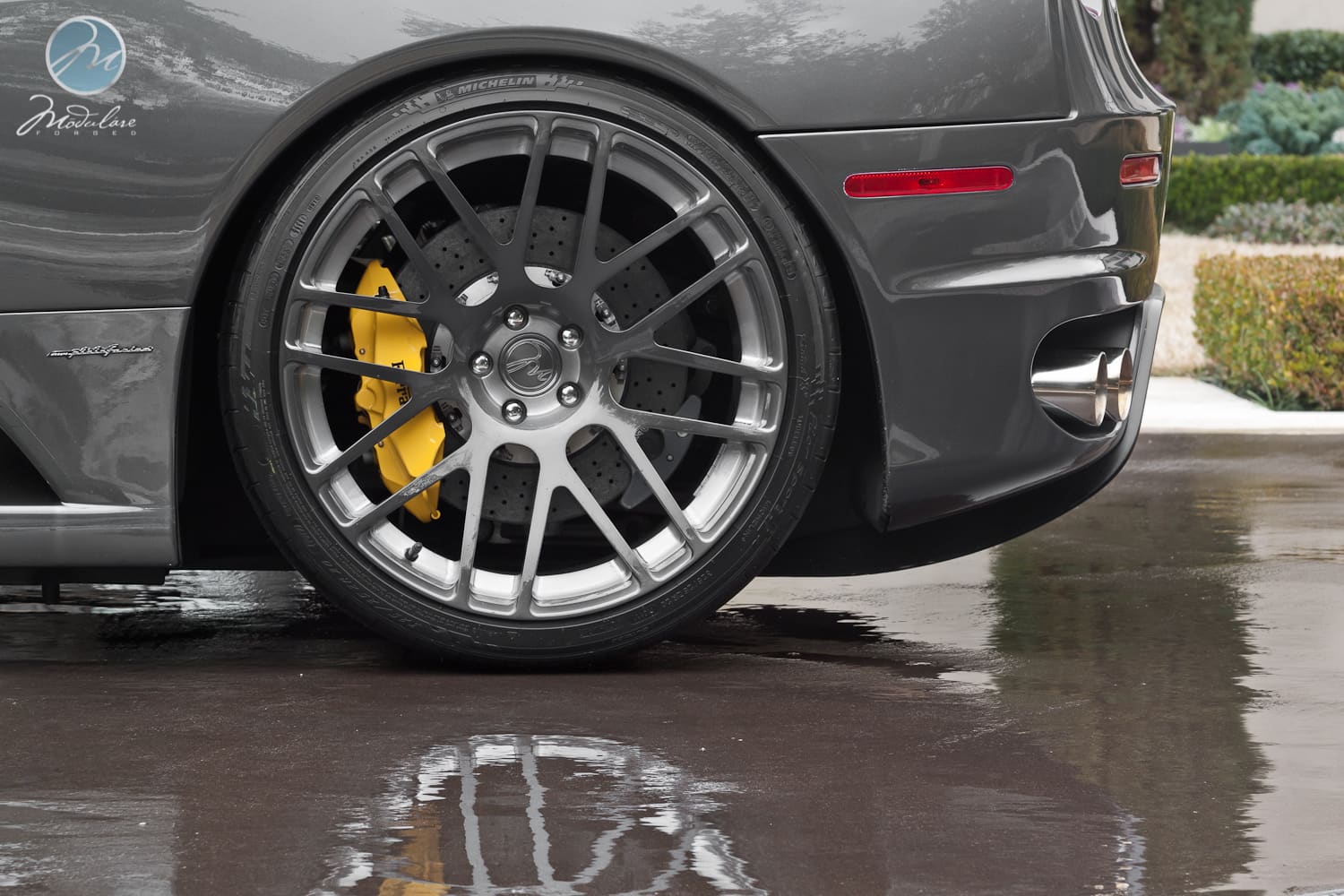 2009 Ferrari F430 with 20x8.5 Modulare B14 wheels