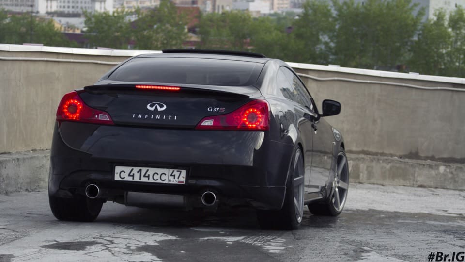 2008 Infiniti G37 with 20x9 Vossen CV3 wheels