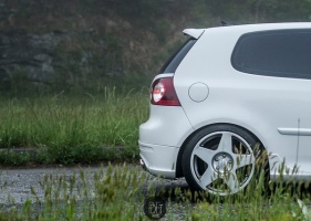 2008 Volkswagen R32 with 18x8.5 Fifteen52 RSL Tarmac wheels