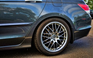 2009 Honda Accord with 18x8 Enkei EKM3 wheels