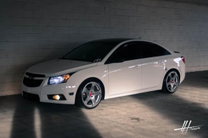 2012 Chevrolet Cruze with 19x8.5 Rotiform NUE wheels