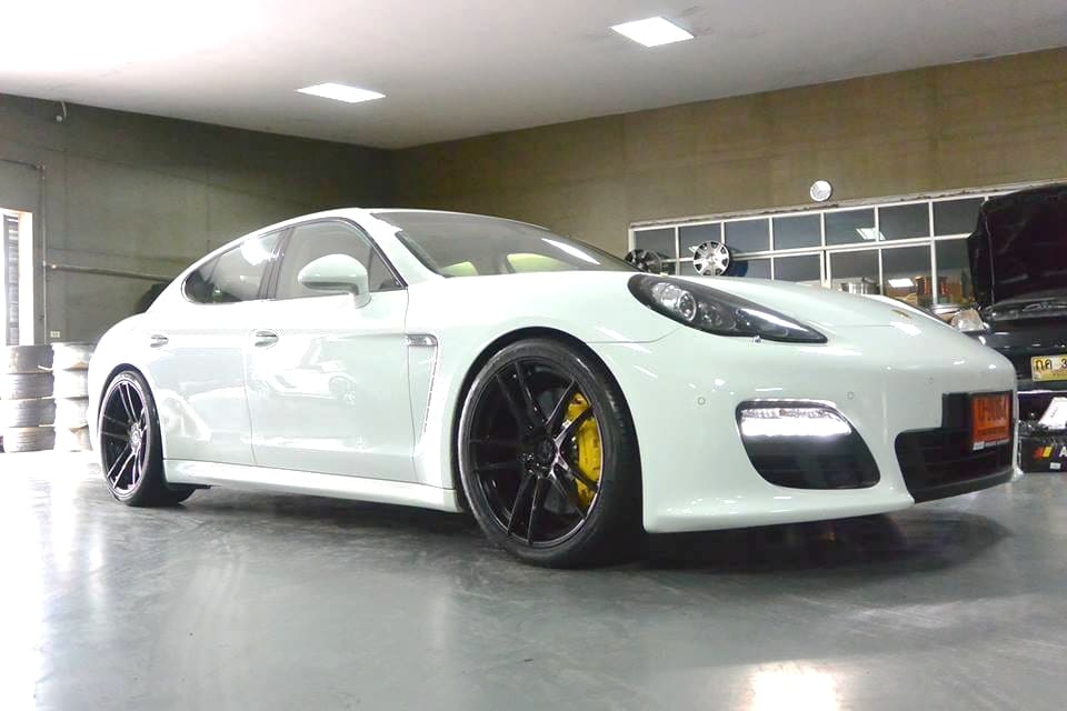 2014 Porsche Panamera with BC Forged HB-R5 wheels