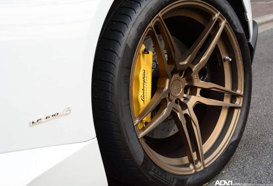 2015 Lamborghini Huracan with 20x8.5 ADV.1 05 MV1 CS wheels