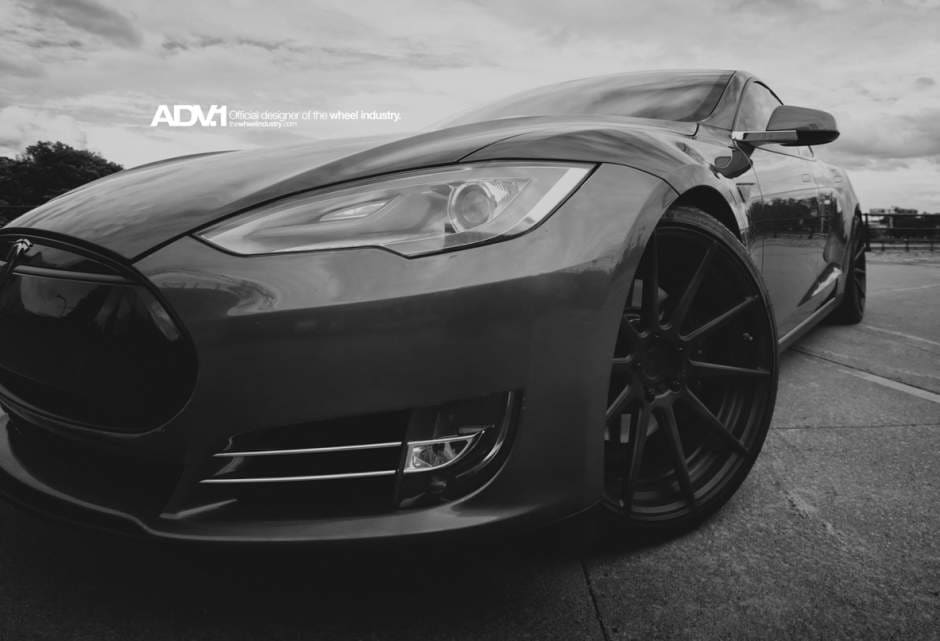 2014 Tesla Model S with 21x9 ADV.1 10MV2 wheels