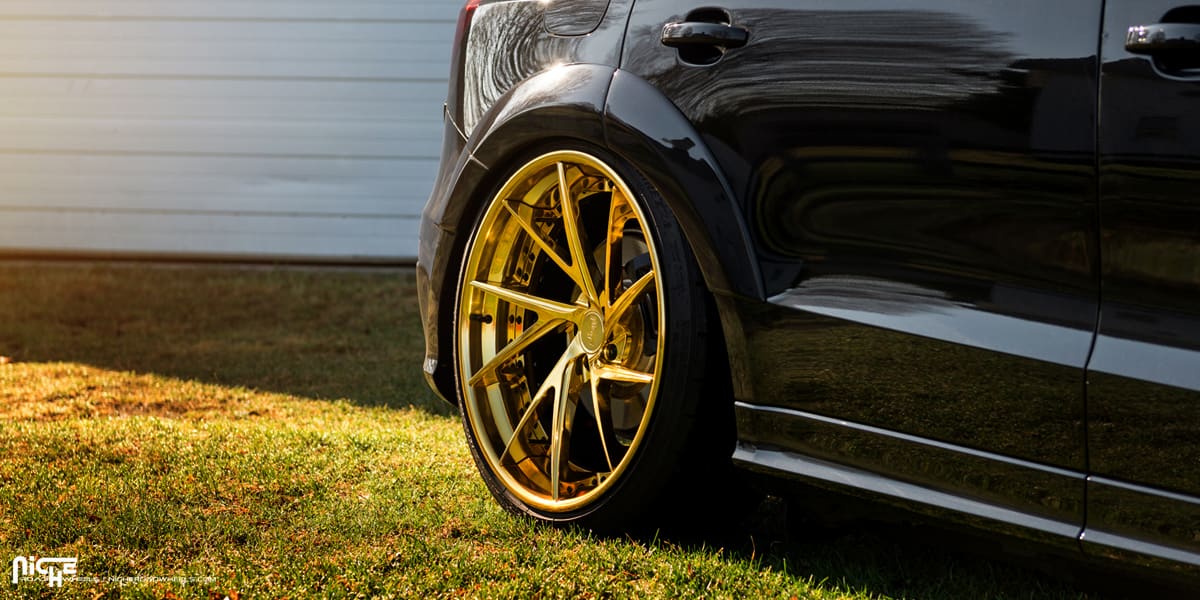 2015 Audi SQ5 with 22x10.5 Niche Invert wheels