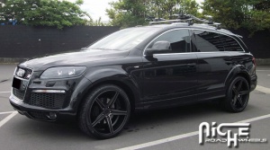 2010 Audi Q7 with Niche Apex - M126 wheels