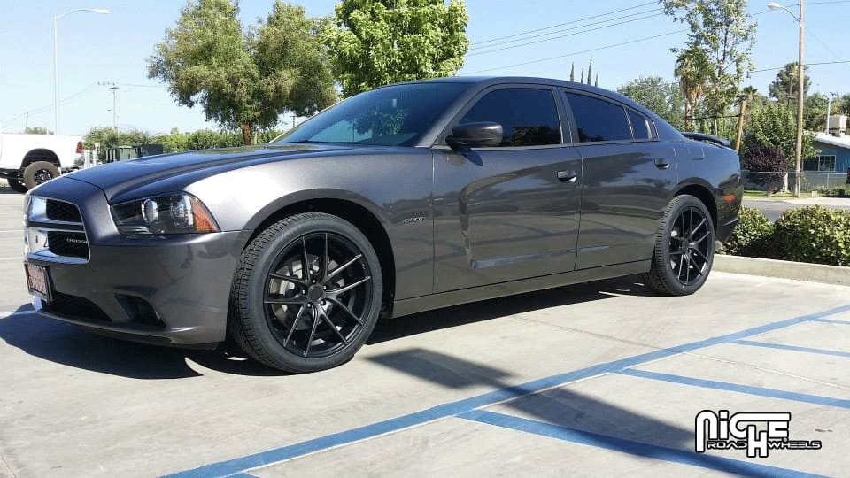 2013 Dodge Charger with 20x8.5 Niche Targa - M130 wheels