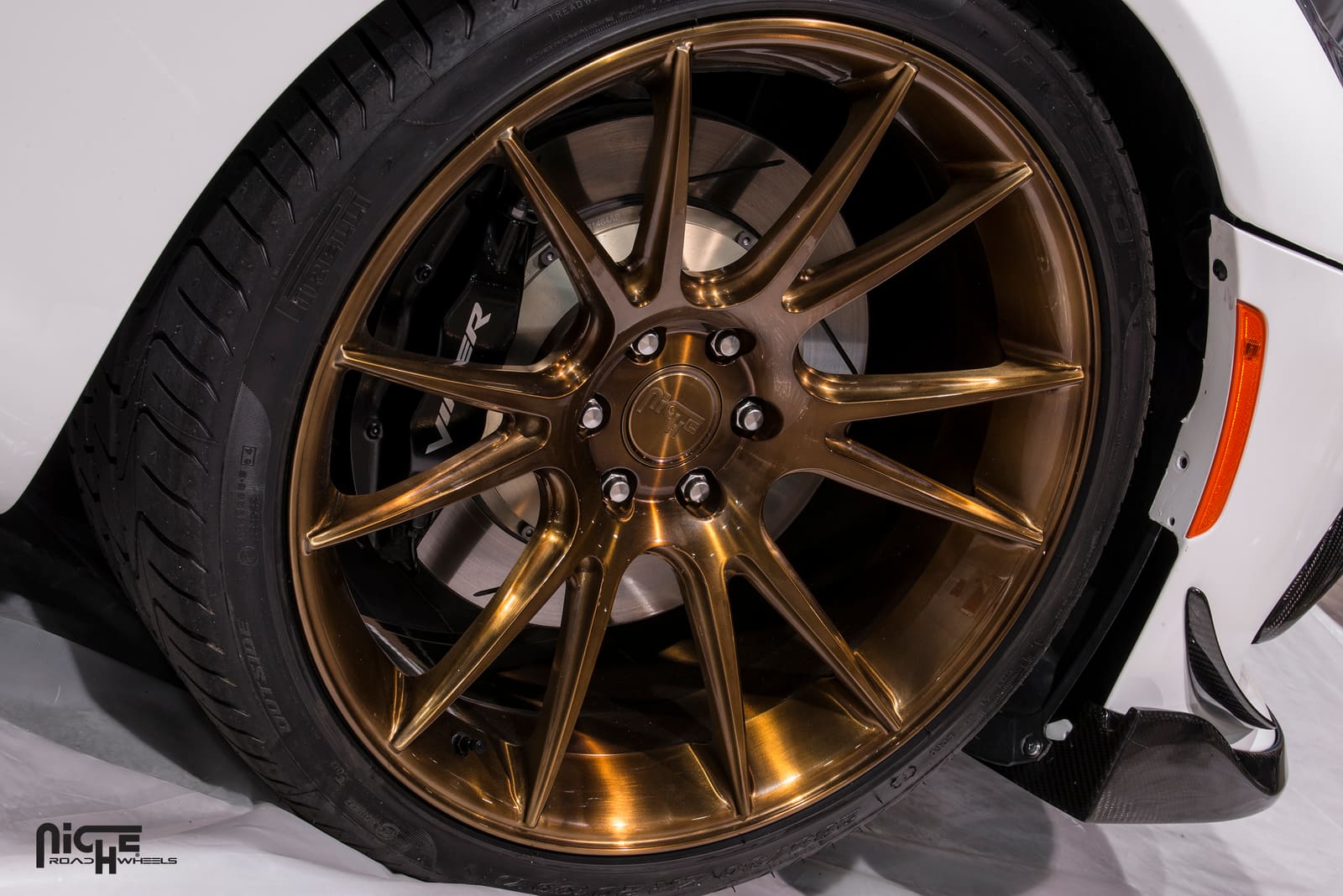 2015 Dodge SRT Viper with 20x10.5 Niche Vicenza wheels