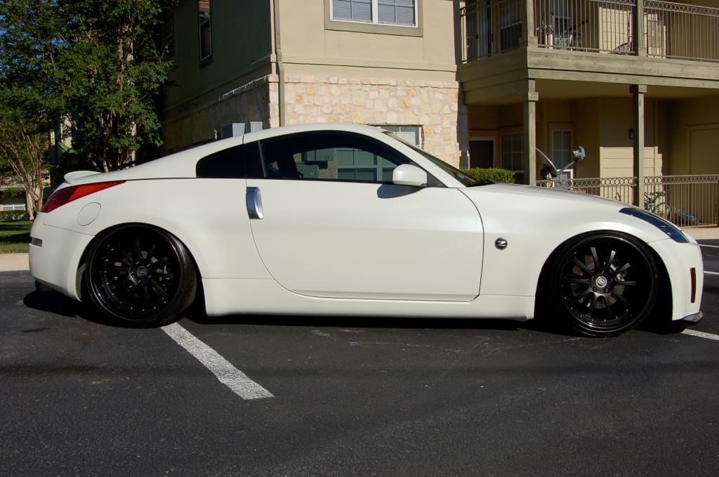 2006 Nissan 350Z with 19x10 DPE S-10 wheels