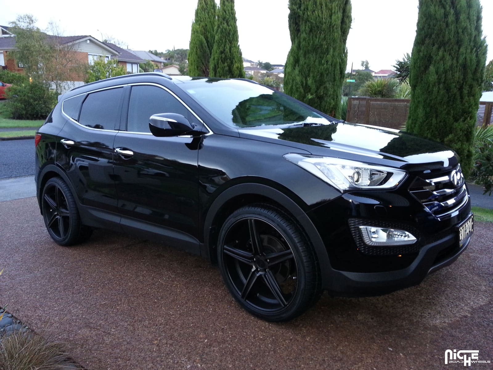 2015 Hyundai Santa Fe Sport with 20x8.5 Niche Apex - M126 wheels