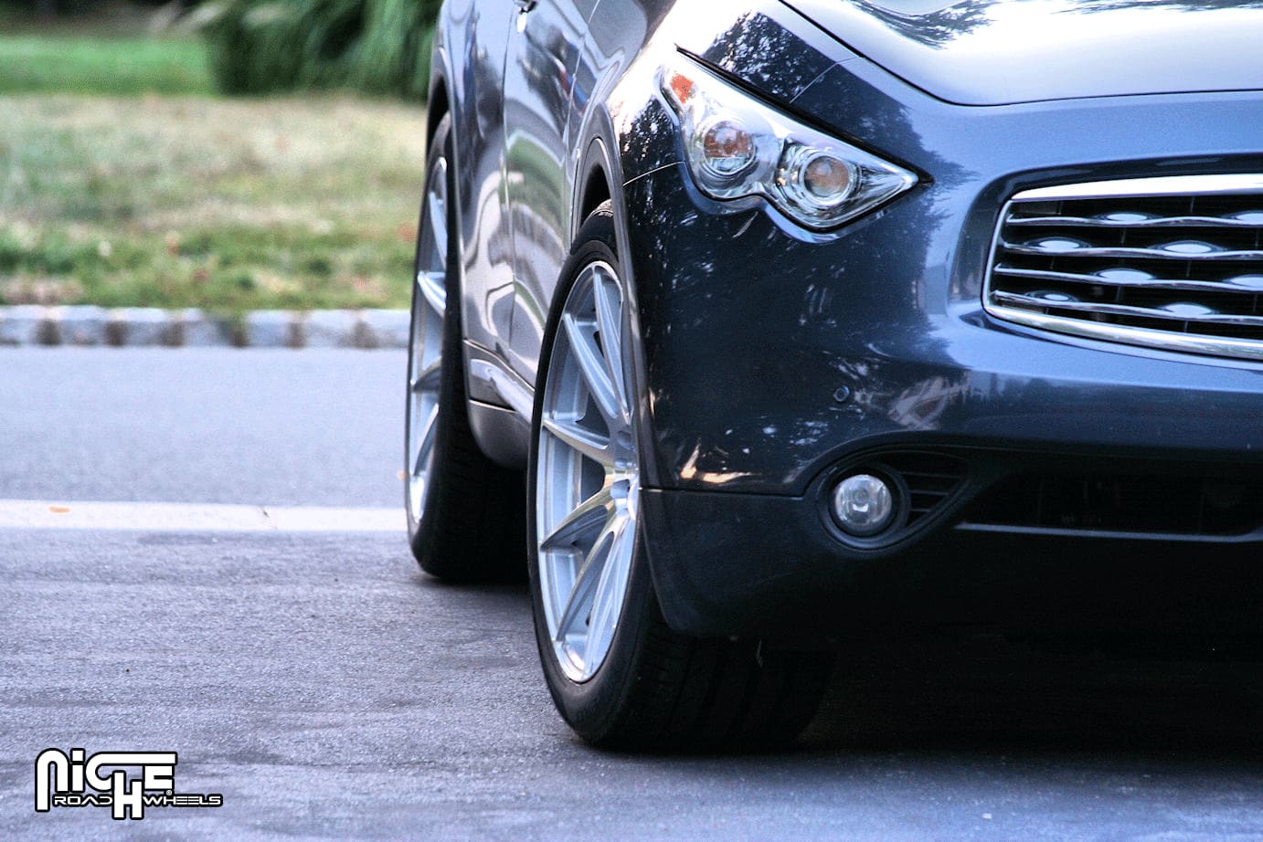 2013 Infiniti FX50 with Niche Essen - M146 wheels