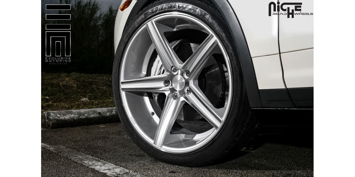 2013 Porsche Cayenne with 22x10.5 Niche Apex - M125 wheels