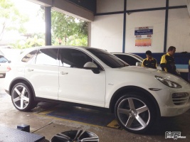 2013 Porsche Cayenne with 22x10 Niche Milan - M135 SUV wheels