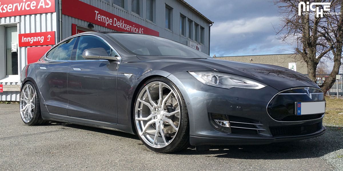 2013 Tesla Model S with 22x9 Niche Ascari wheels