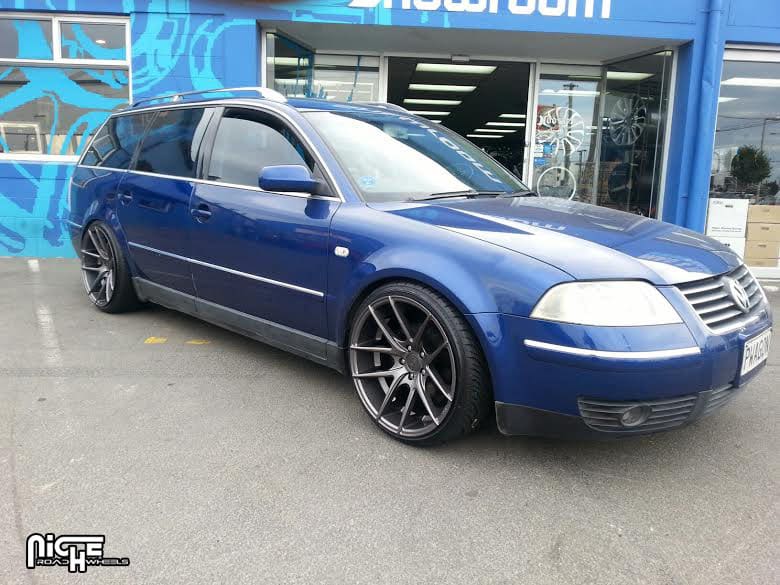 2004 Volkswagen Passat with Niche Targa - M129 wheels
