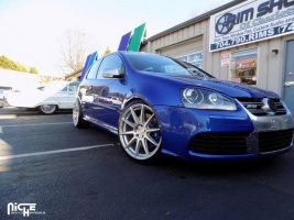 2009 Volkswagen GTI with Niche Essen - M146 wheels