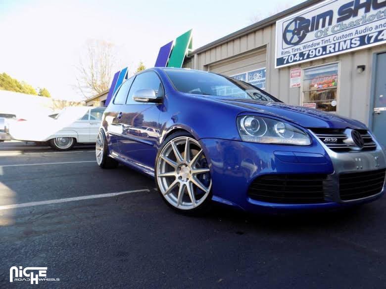 2009 Volkswagen GTI with Niche Essen - M146 wheels