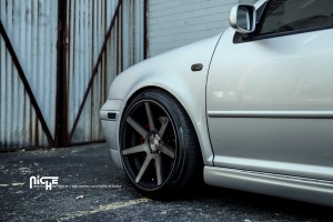 2004 Volkswagen GTI with 18x9.5 Niche Verona - M150 wheels