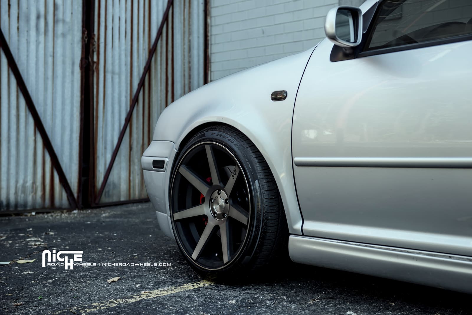 2004 Volkswagen GTI with 18x9.5 Niche Verona - M150 wheels