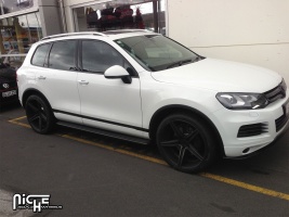 2014 Volkswagen Touareg with Niche Apex - M126 wheels