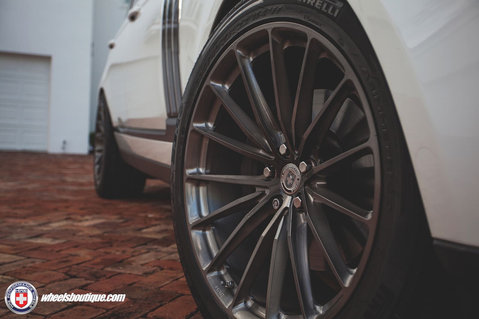 2014 Land Rover Range Rover with 22x10.5 HRE P103 wheels
