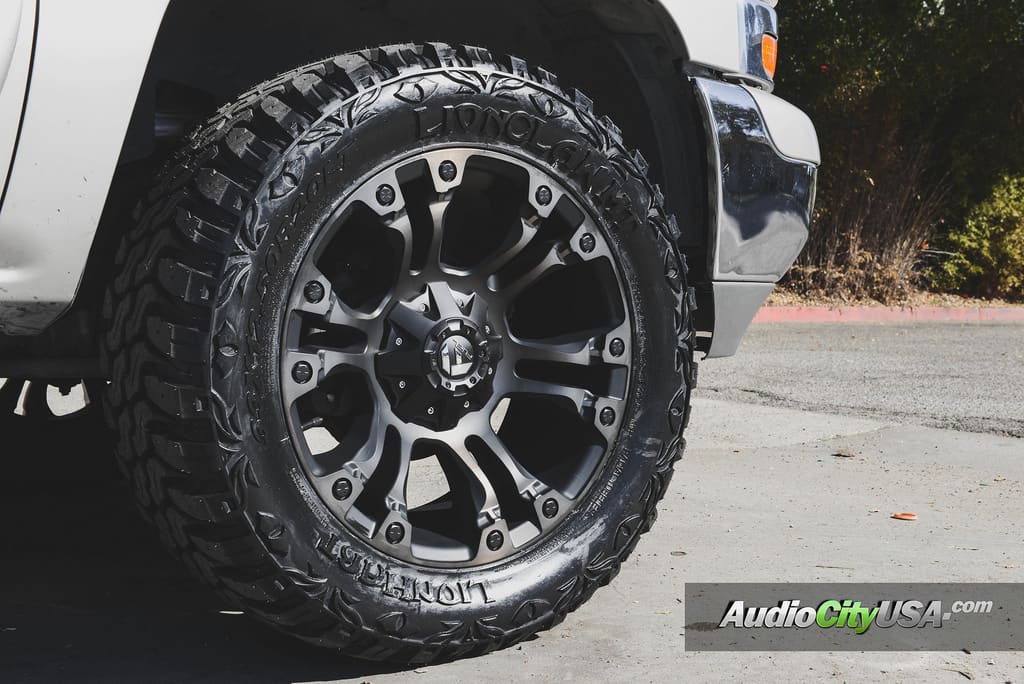 2004 GMC Yukon XL 2500 with 20x9 Fuel Vapors D569 wheels