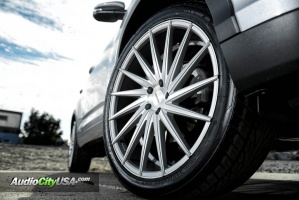 2015 Toyota Highlander with 22x9 Varro VD 15 wheels