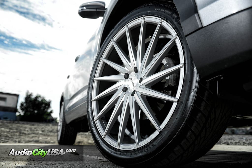 2015 Toyota Highlander with 22x9 Varro VD 15 wheels
