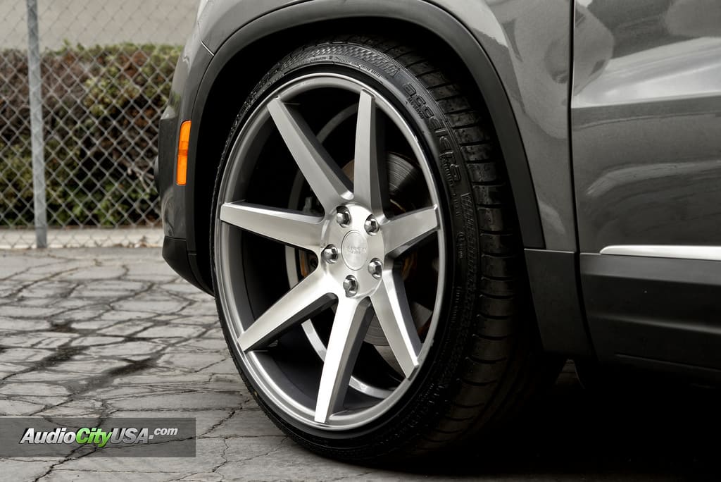2013 Volkswagen Tiguan with 20x10 Rennen CRL 70 wheels