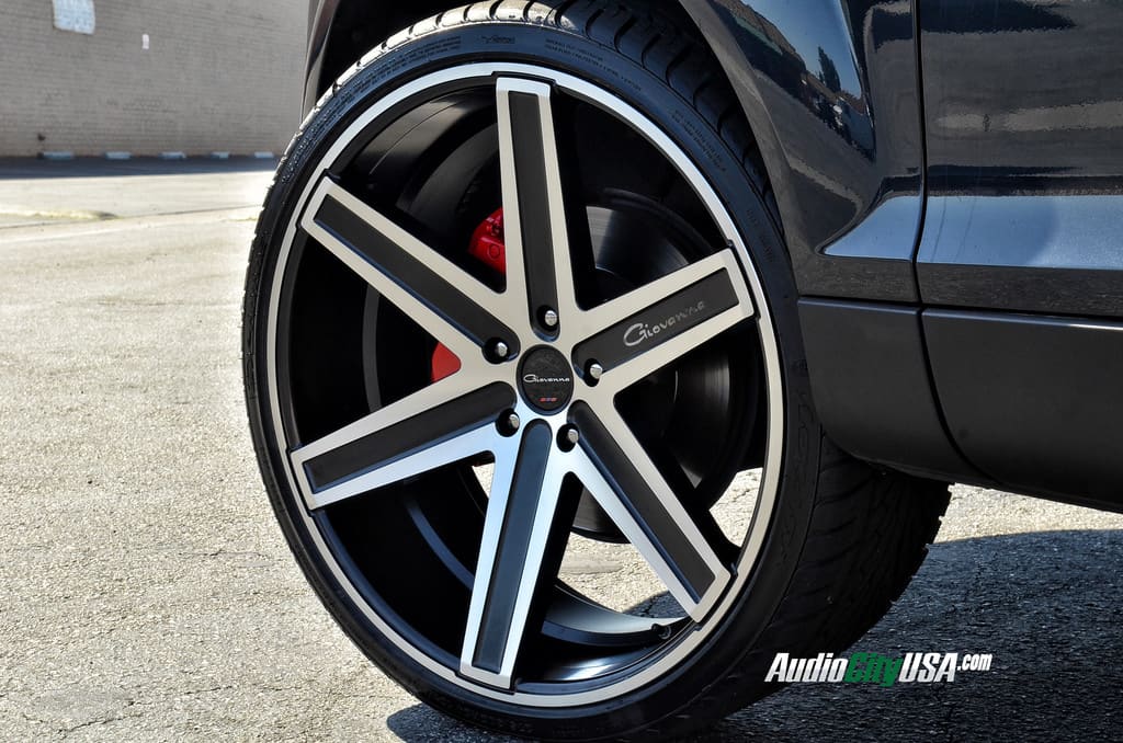 2008 Audi Q7 with 24x10 Giovanna Dramuno 6 wheels