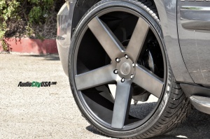 2009 GMC Yukon with DUB Ballers Black S116 wheels