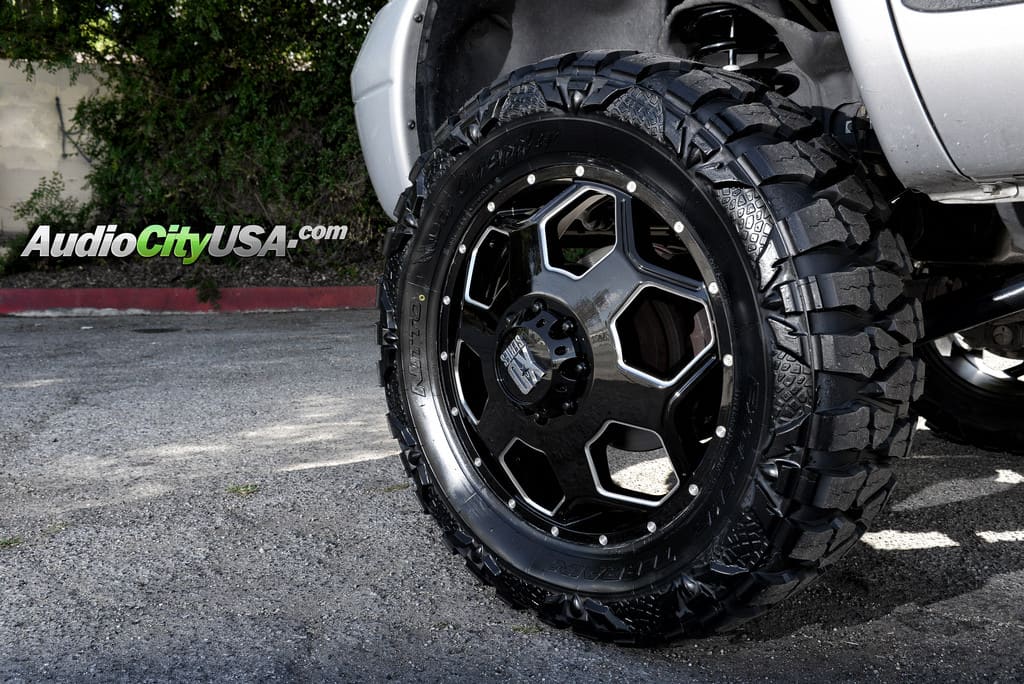 2007 Dodge Ram 3500 with 22x8.25 XD 815 Battalion wheels