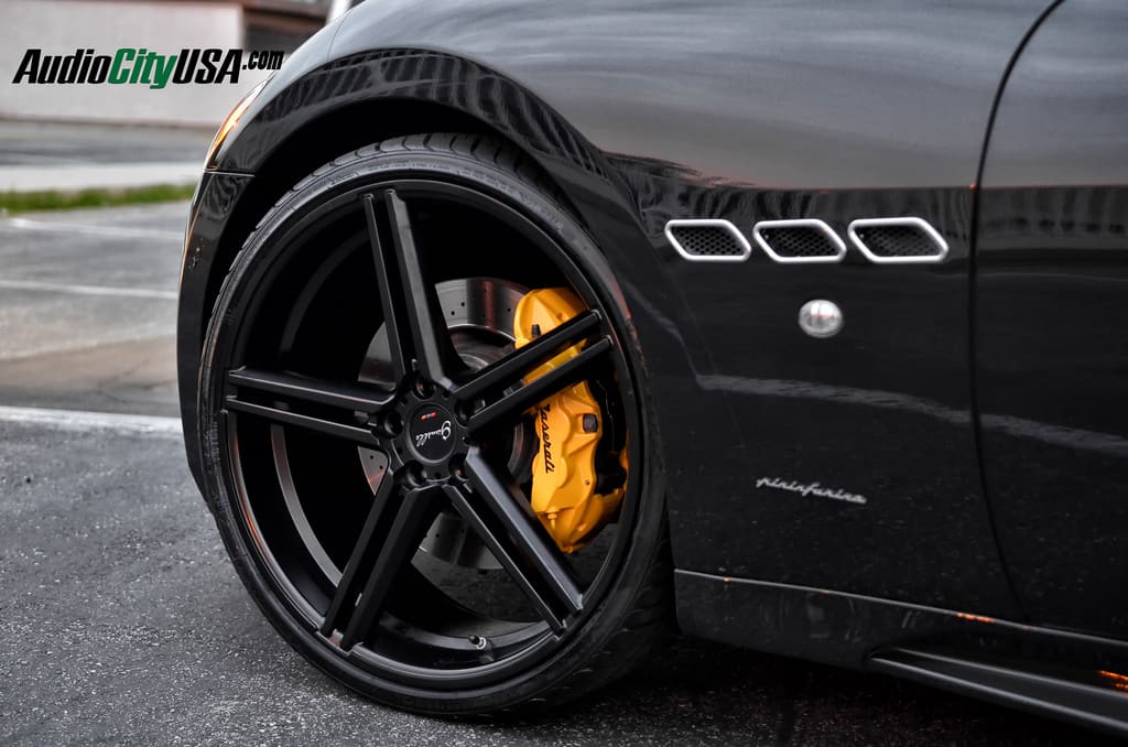2010 Maserati GranTurismo with 22x9 Gianelle Lucca wheels
