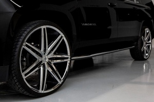2015 GMC Yukon XL 1500 with Lexani Johnson 2 wheels
