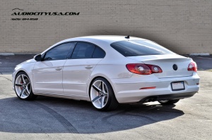 2009 Volkswagen CC with 19x8.5 STR 607 wheels