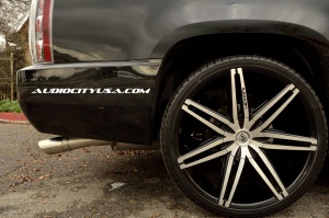 2013 GMC Yukon XL 2500 with 26x10 Lexani Johnson wheels