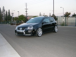 2006 Volkswagen Rabbit with 19x9 Bentley GT 2-pc wheels