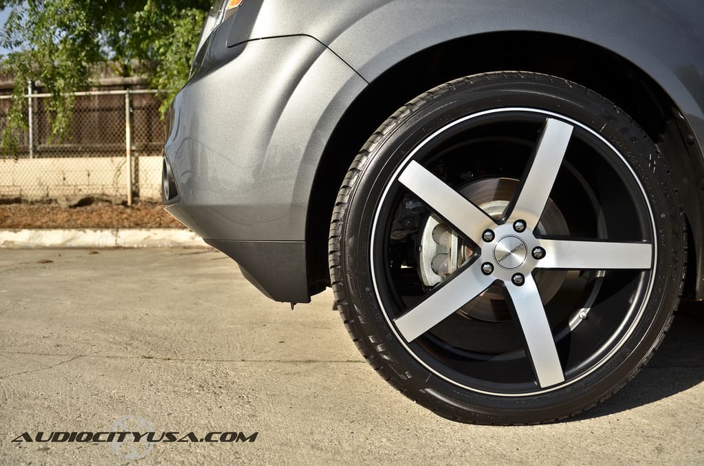 2013 Honda Pilot with 22x9 Vossen CV3 wheels