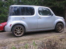 2011 Nissan Cube with 17x9 Falken Hanabis wheels