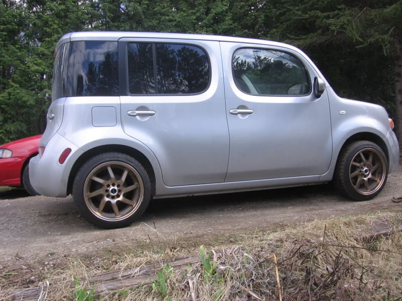2011 Nissan Cube with 17x9 Falken Hanabis wheels