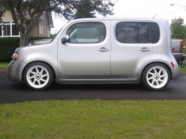 2011 Nissan Cube with 17x9 Falken Hanabis wheels