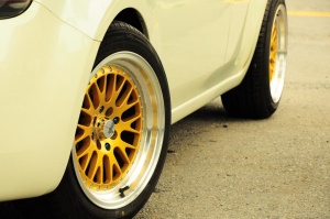 2011 Nissan Cube with 16x8 Avid1 AV-12 wheels