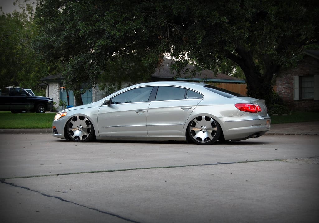 2009 Volkswagen CC with 19x8 MMR HR7 wheels